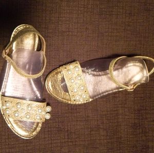 Golden Glitz & Pearls sandal (Used)